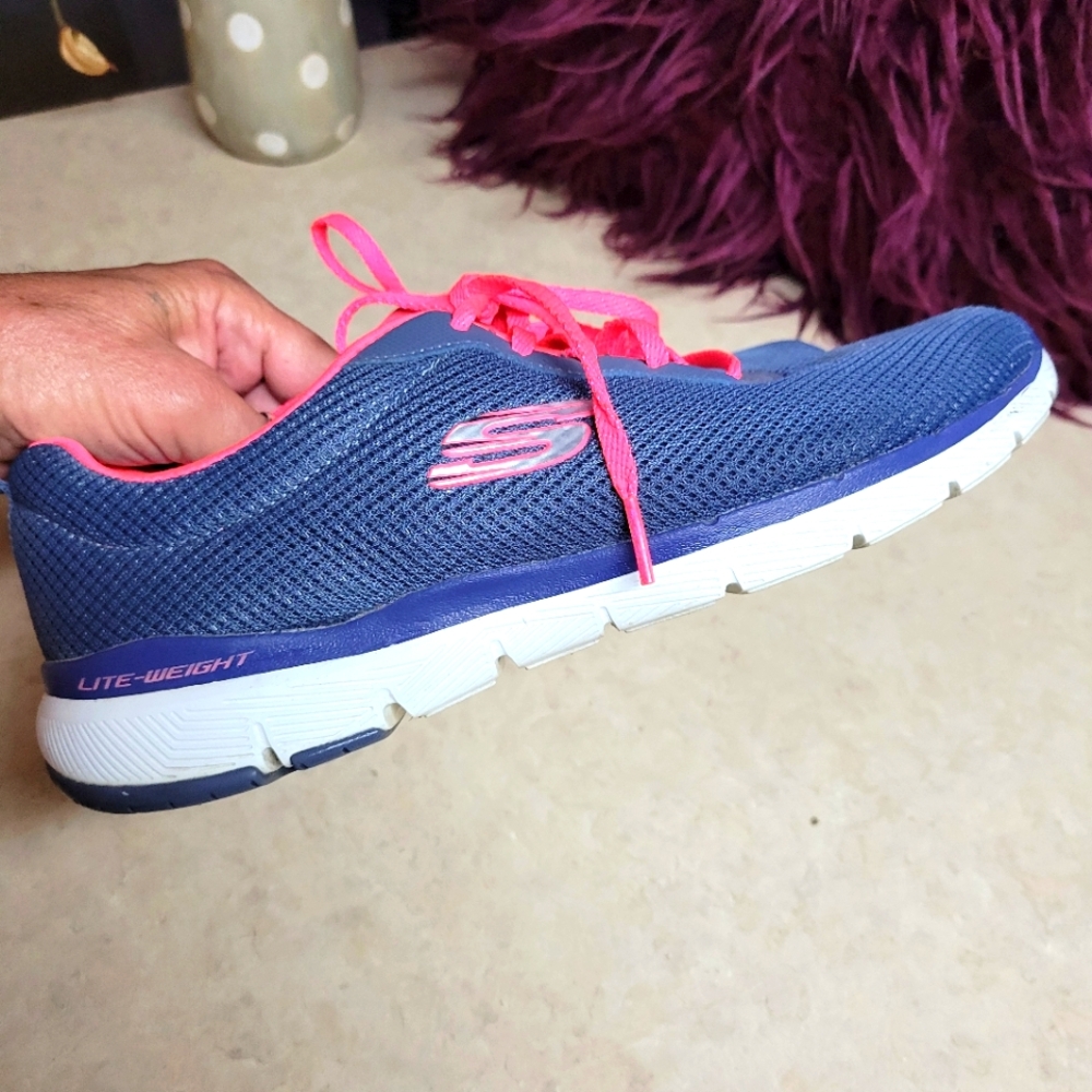 Skechers women size 10 air cooled light weight memory